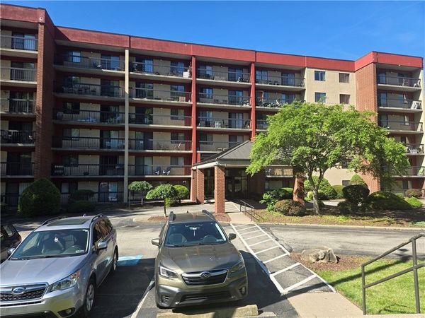 1987 Centurion Dr, Unit 301, Pittsburgh, PA 15221
