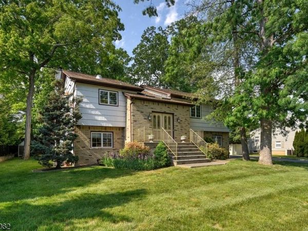 11 Yellow Brick Rd, Wayne, NJ 07470