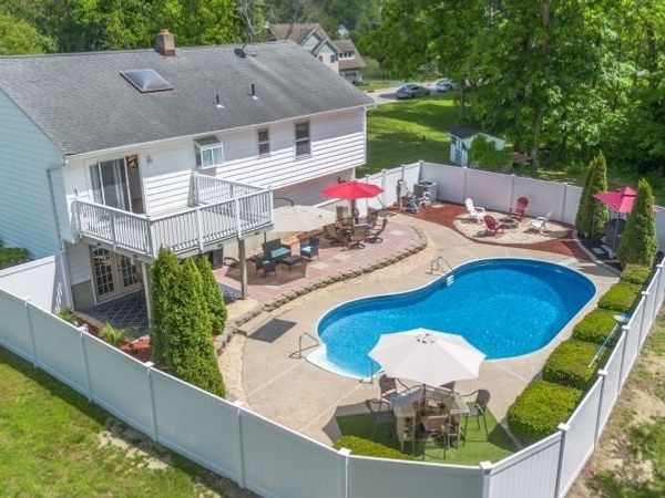 6 Southfield Dr, Wantage, NJ 07461