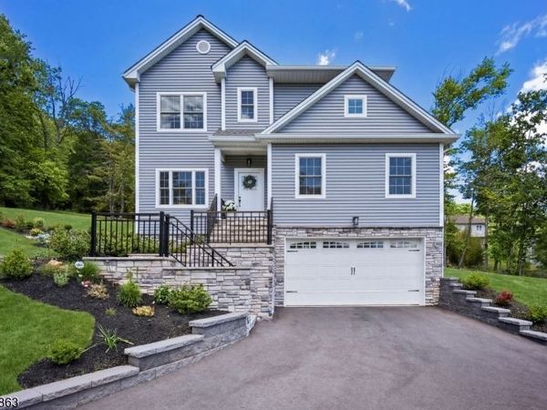 518 Cardinal Ln, Green Brook, NJ 08812