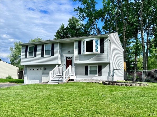 8142 Scotia Lane , Liverpool, NY 13090
