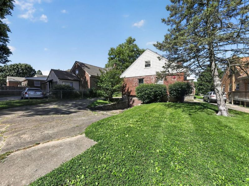 5228 Relluk Drive, Green Township, OH 45238 Photo 2