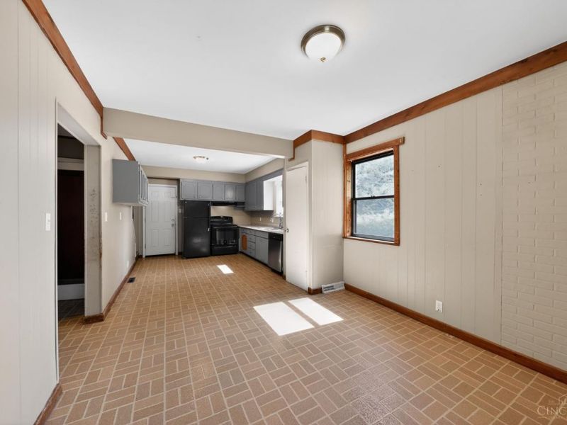 5228 Relluk Drive, Green Township, OH 45238 Photo 5
