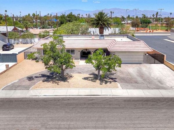 5800 Cory Place , Las Vegas, NV 89107