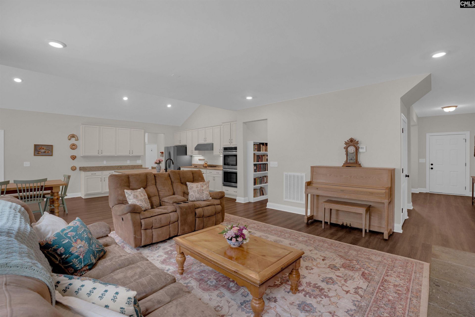 129 Lord And Tucker Court Photo 10