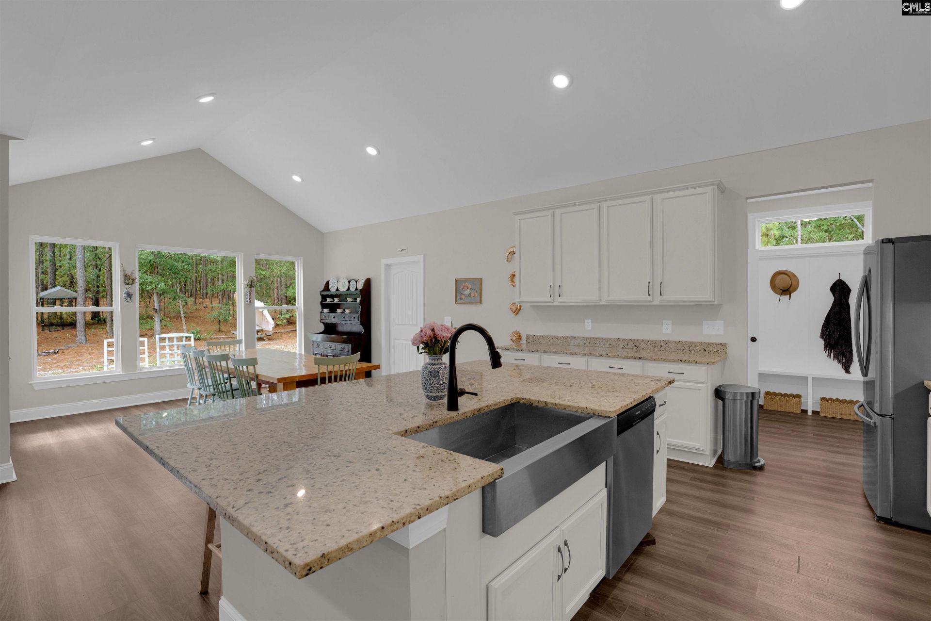 129 Lord And Tucker Court Photo 11