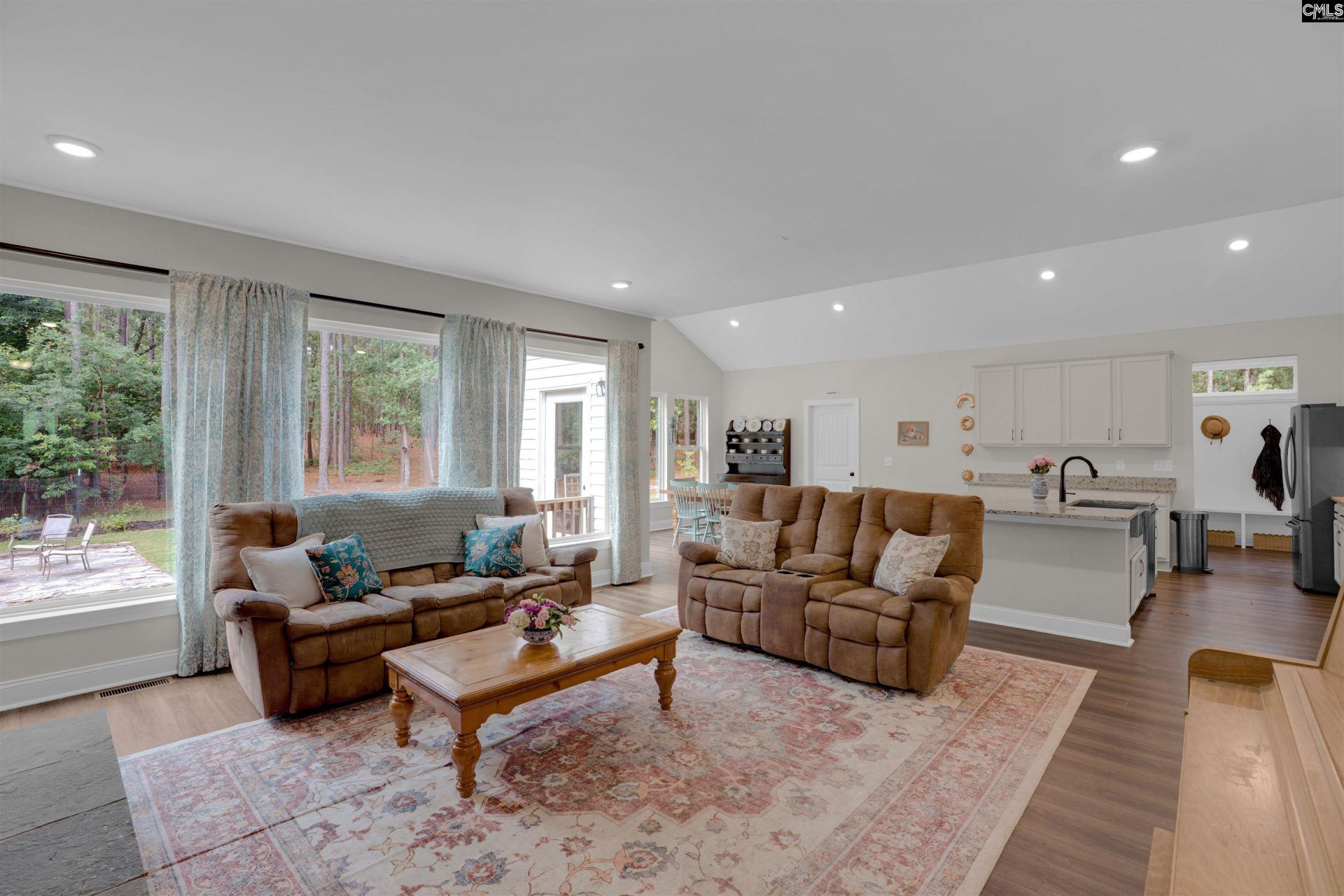 129 Lord And Tucker Court  Photo 7