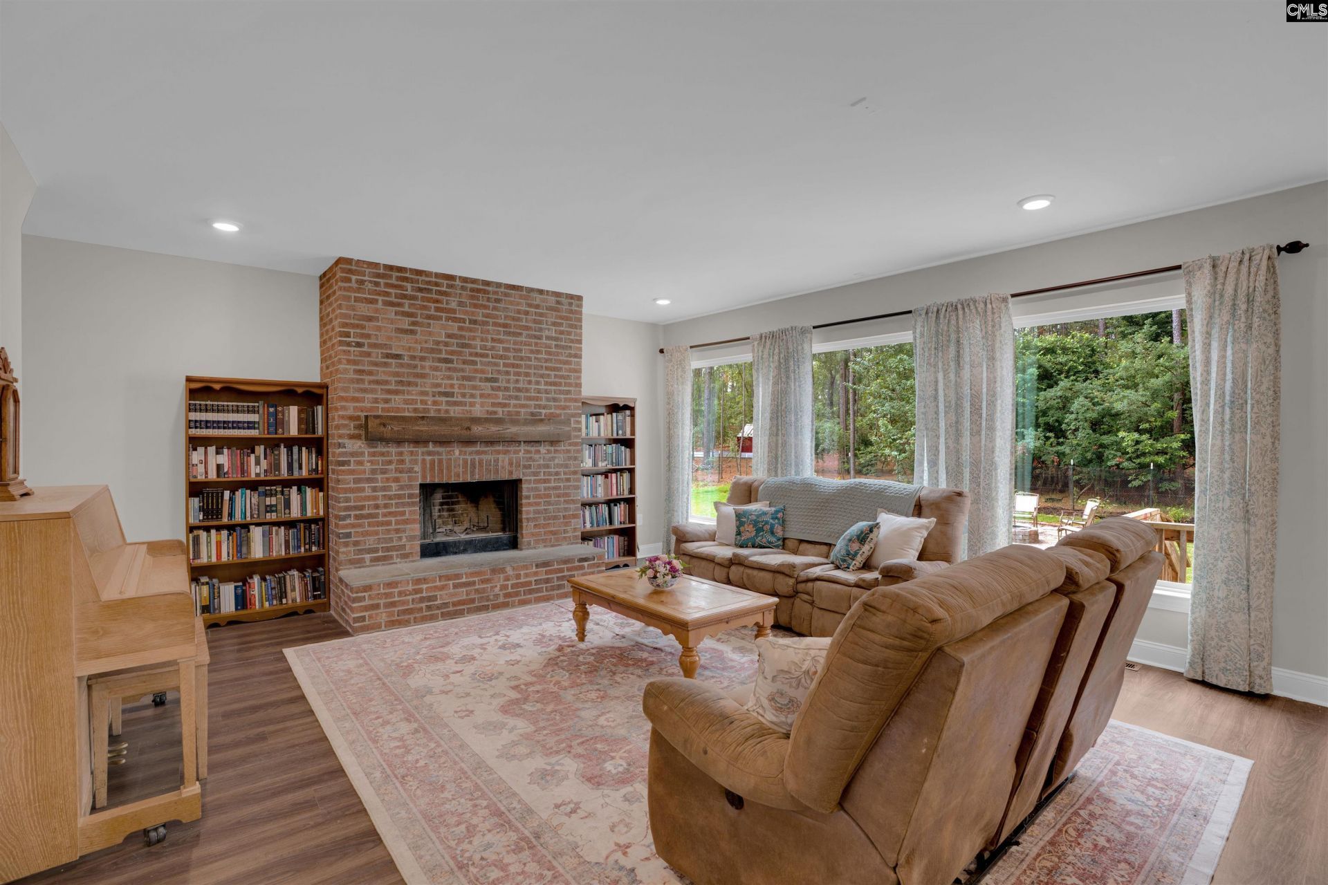 129 Lord And Tucker Court  Photo 8