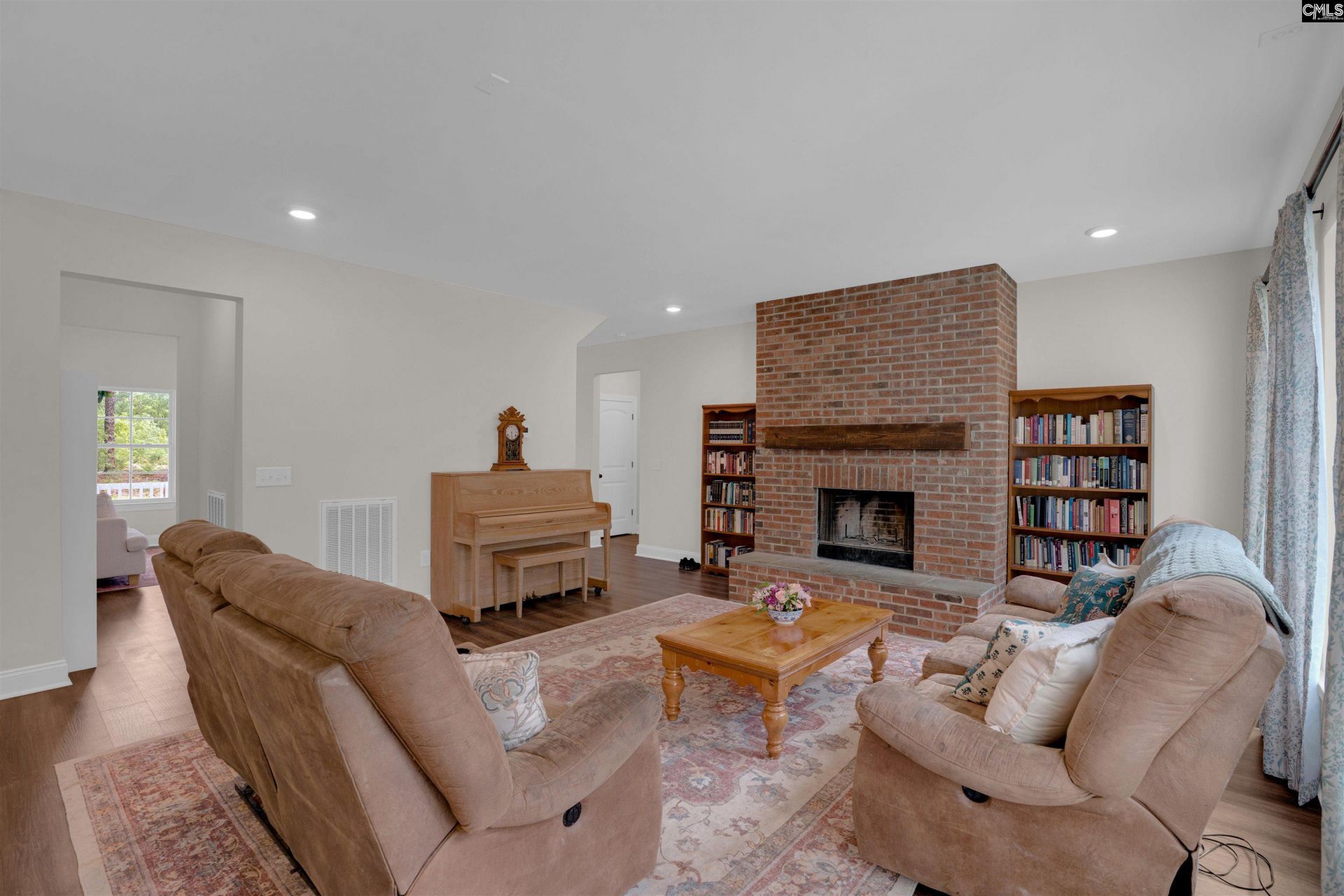 129 Lord And Tucker Court  Photo 9