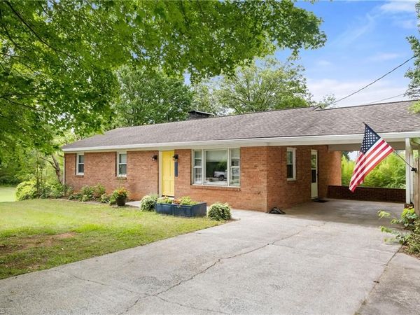 2136 Shacktown Road , Yadkinville, NC 27055