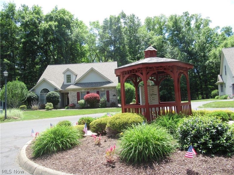 8462 HITCHCOCK Road, Boardman, OH 44512 Photo 4