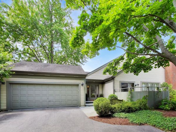 32 Warrington Drive , Lake Bluff, IL 60044