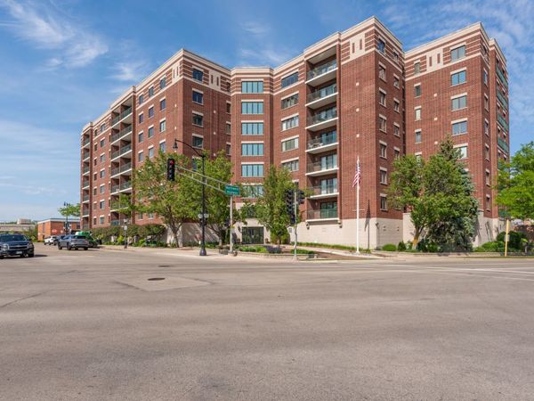201 N Vail Avenue , Unit 807, Arlington Heights, IL 60004