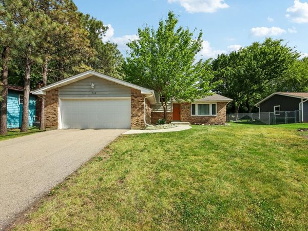 710 Chelsea Drive , Algonquin, IL 60102