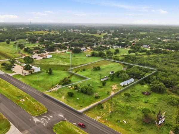 TBD 10TH, Floresville, TX 78114