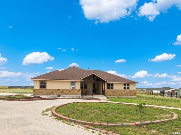 317 HONEYSUCKLE LN, La Vernia, TX 78121