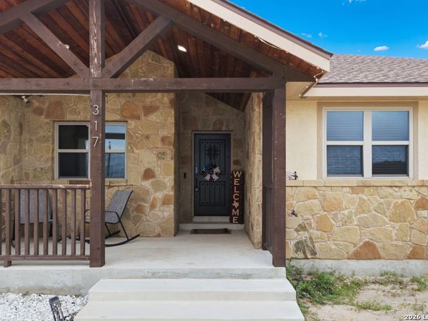 317 HONEYSUCKLE LN, La Vernia, TX 78121