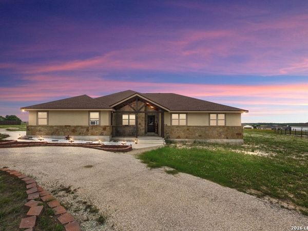 317 HONEYSUCKLE LN, La Vernia, TX 78121