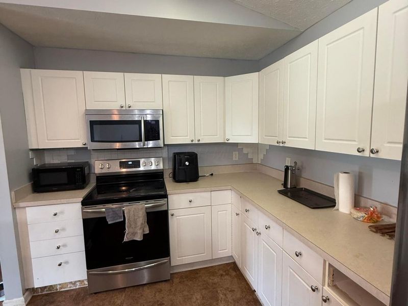 1852 Berrancher , Columbus, OH 43228 Photo 13