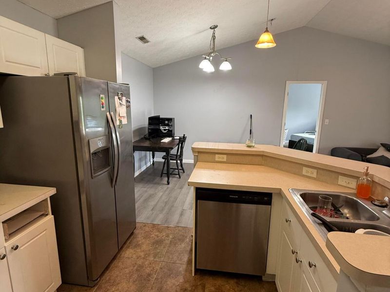 1852 Berrancher , Columbus, OH 43228 Photo 14