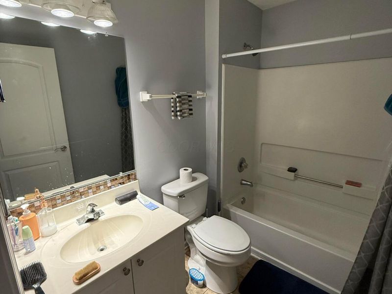 1852 Berrancher , Columbus, OH 43228 Photo 24