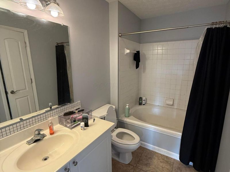 1852 Berrancher , Columbus, OH 43228 Photo 3