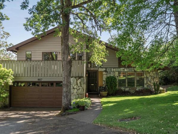 907 Woodhall Dr , Saanich, BC V8X 3L7