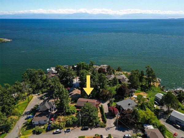 1413 Beatty St , Esquimalt, BC V9A 5L5