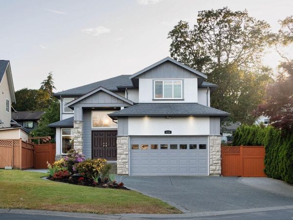 4240 Oakview Pl , Saanich, BC V8N 6M7