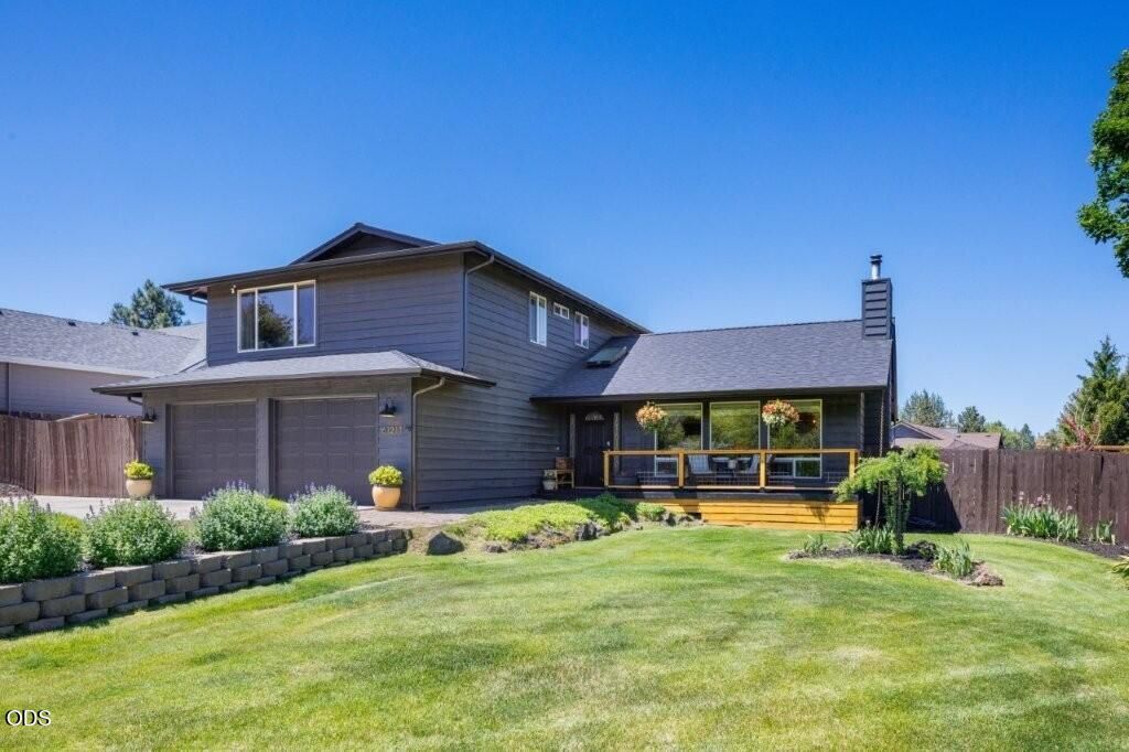 61211 Mount Vista Drive, Bend, OR 97702 Main Photo