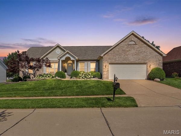 6632 Towne Woods Drive, St Louis, MO 63129