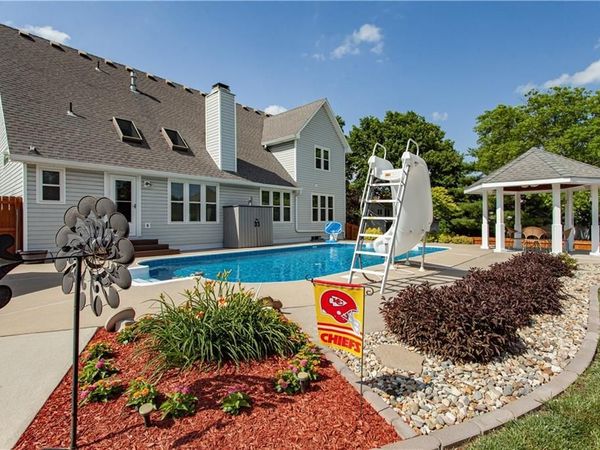 1124 NE Waterfield Village Drive, Blue Springs, MO 64014