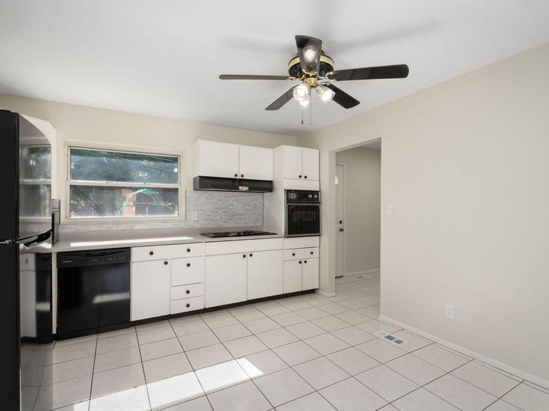5467 Roche Drive, Columbus, OH 43229 Photo 8