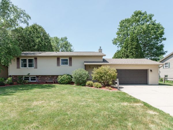 718 N Water St, Watertown, WI 53098