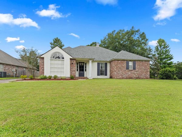 6214 Riverine Dr, Baton Rouge, LA 70820