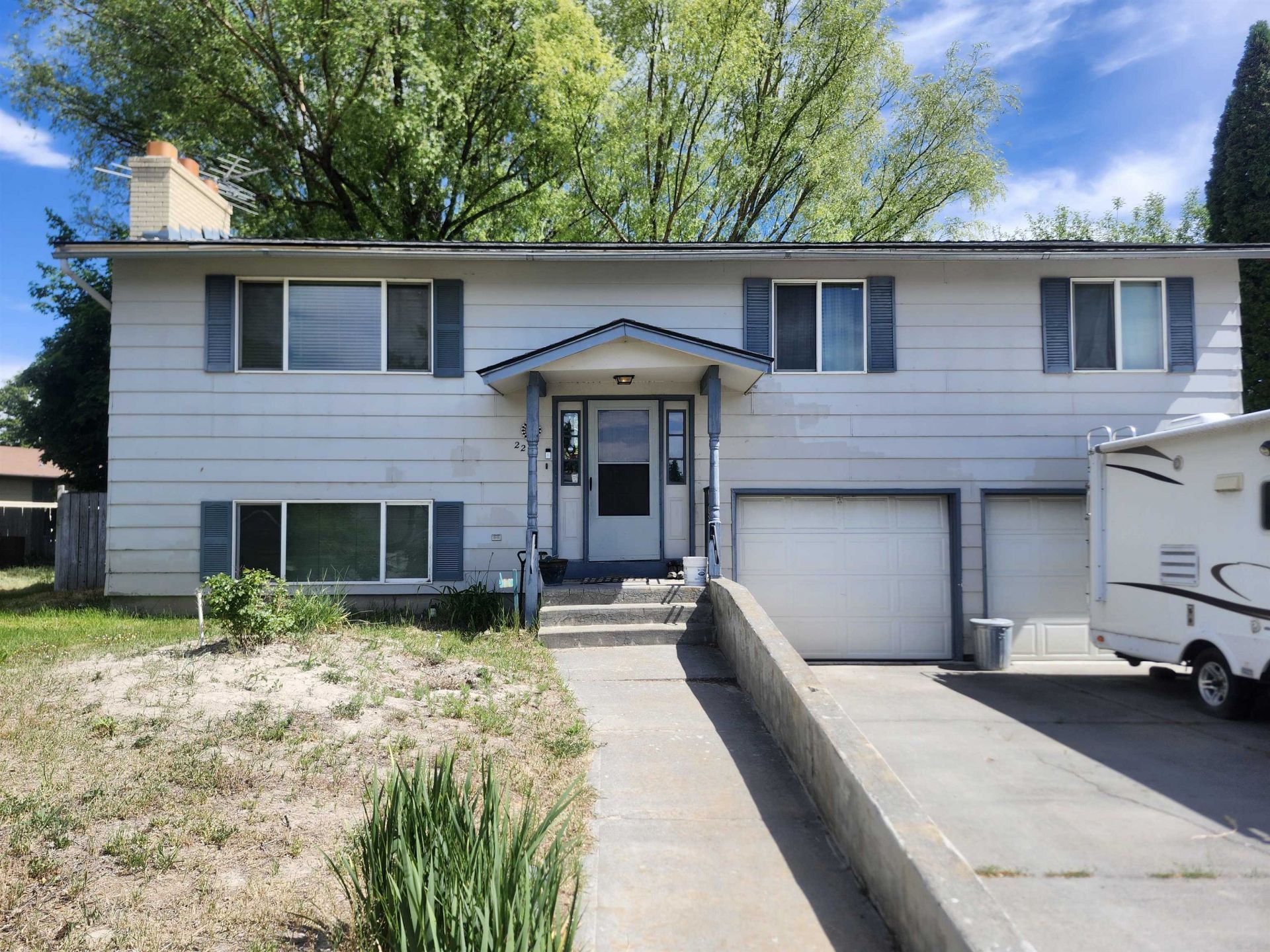 2219 Dickson Cir E, Idaho Falls, ID 83402 Main Photo