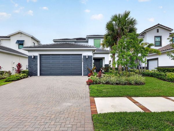 329 SE Fascino Circle, Port St. Lucie, FL 34984