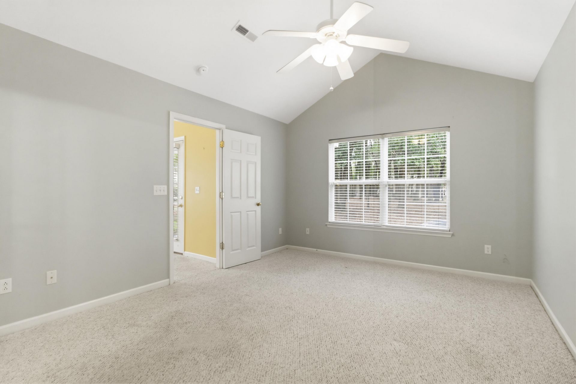516 Tayrn Drive Photo 13