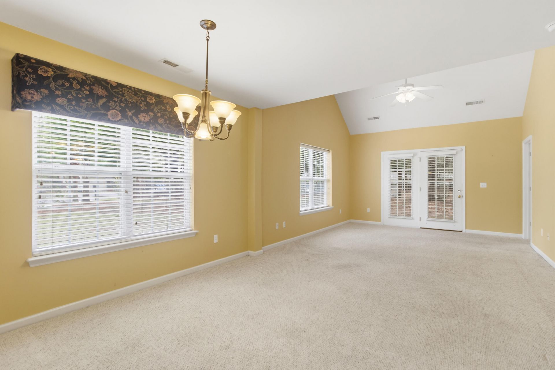 516 Tayrn Drive Photo 7