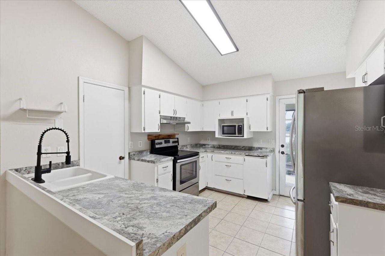 43 Lake Jackson Drive, Mascotte, FL 34753 Photo