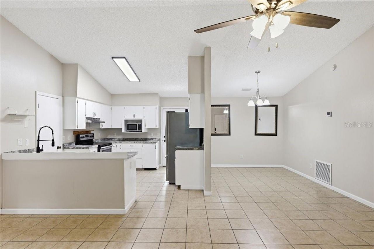 43 Lake Jackson Drive, Mascotte, FL 34753 Photo