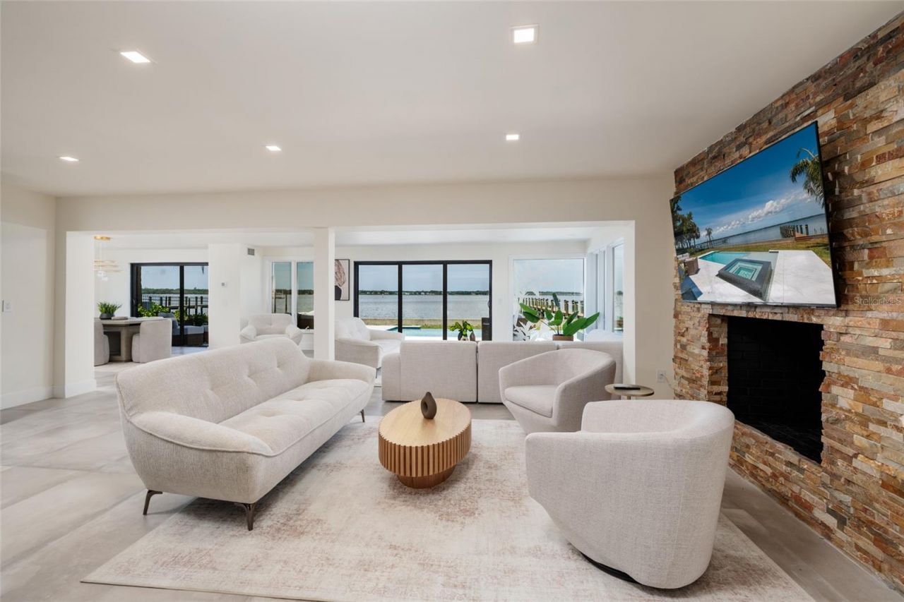 412 Shore Drive E, Oldsmar, FL 34677 Photo