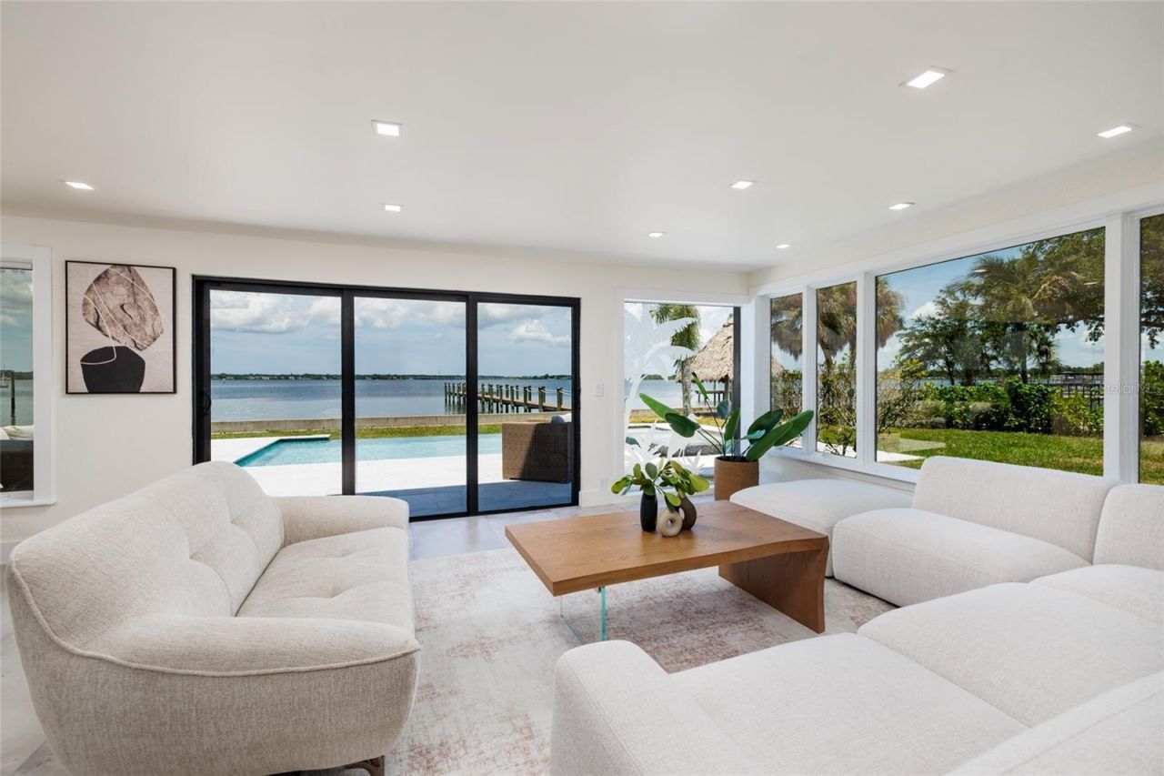 412 Shore Drive E, Oldsmar, FL 34677 Photo