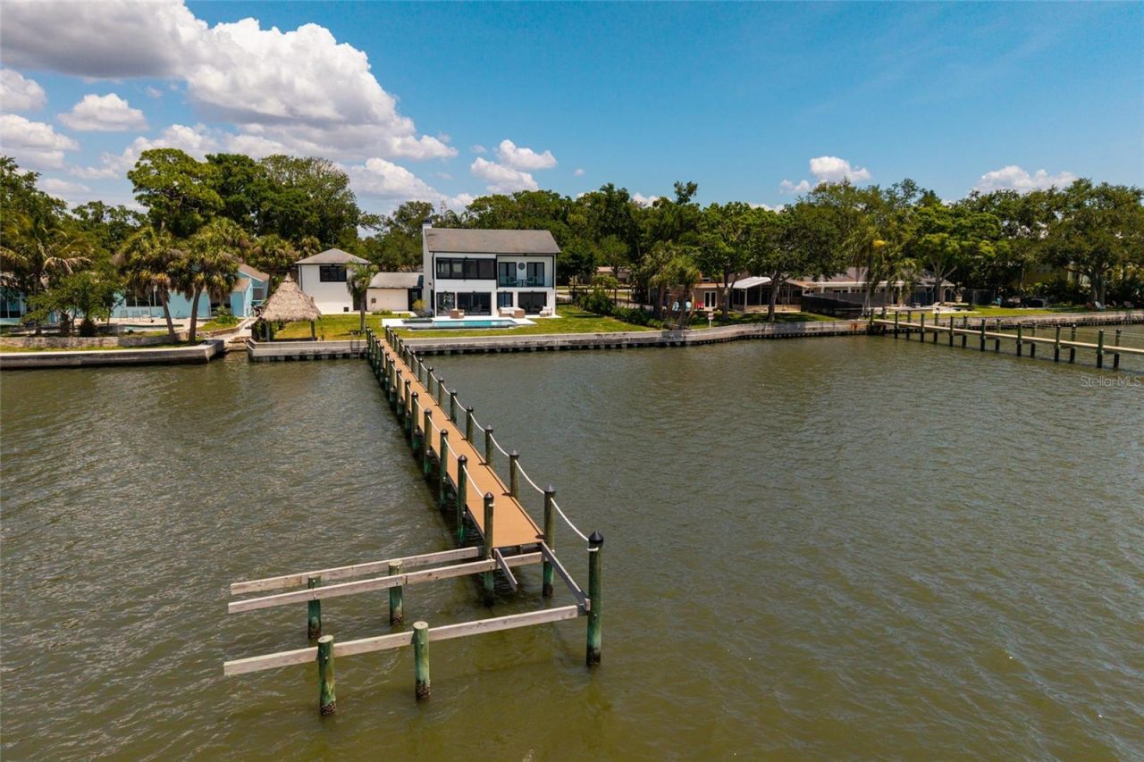 412 Shore Drive E, Oldsmar, FL 34677 Photo