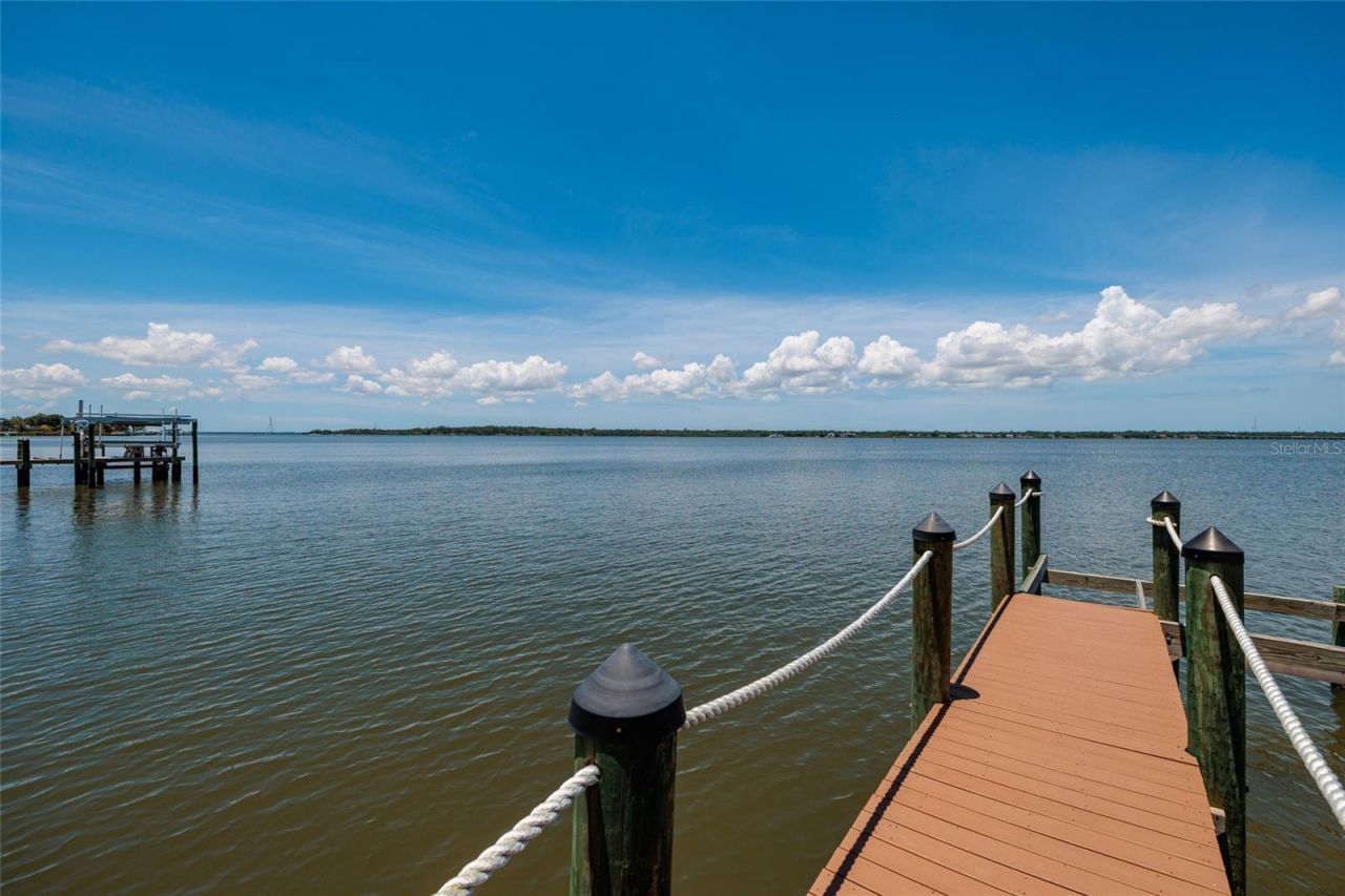 412 Shore Drive E, Oldsmar, FL 34677 Photo