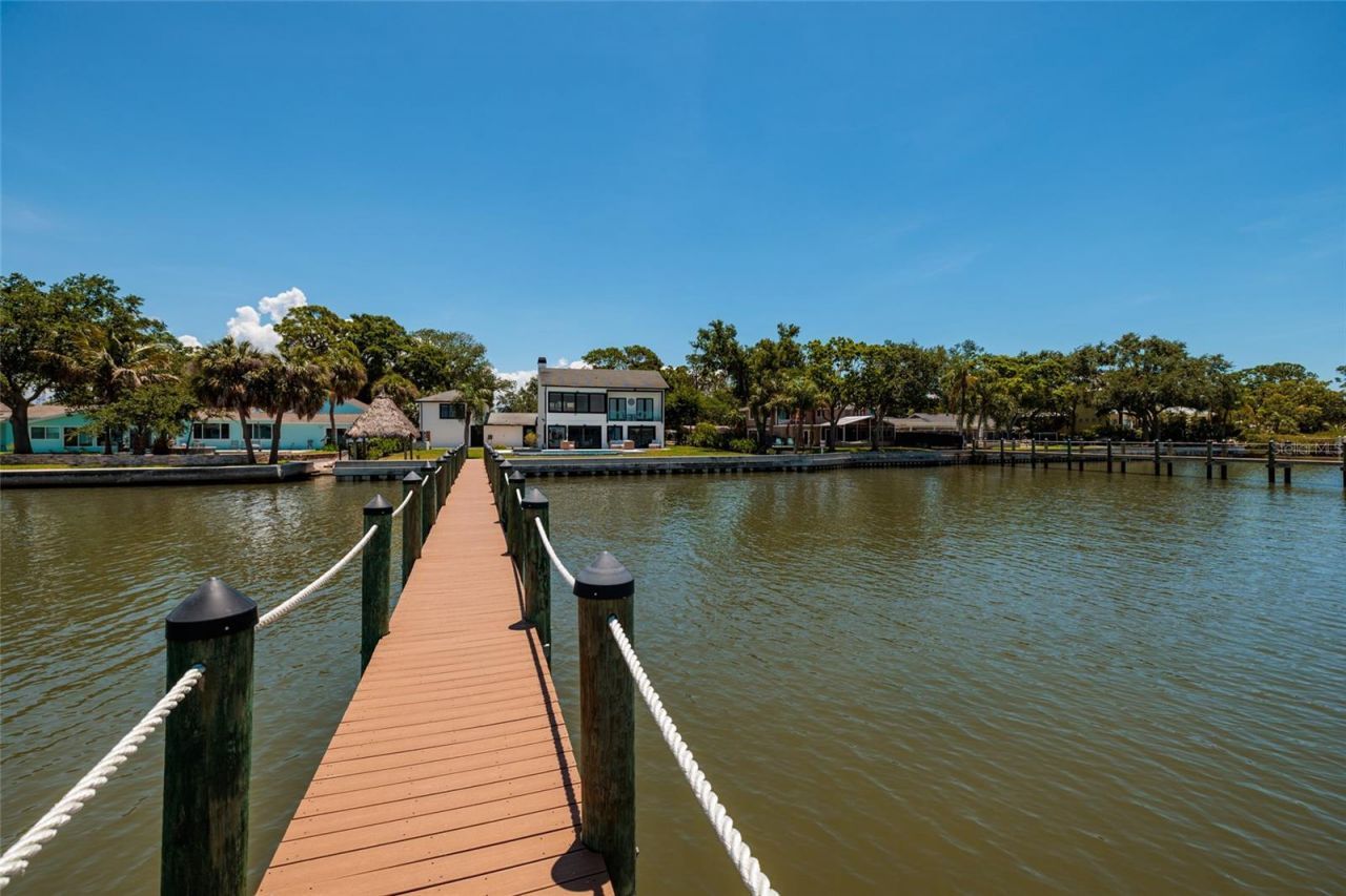 412 Shore Drive E, Oldsmar, FL 34677 Photo