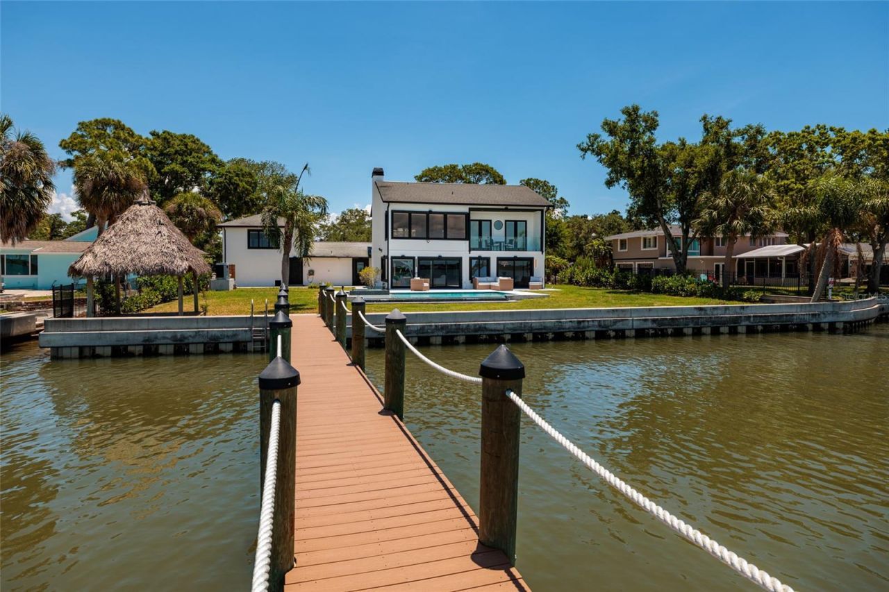 412 Shore Drive E, Oldsmar, FL 34677 Photo