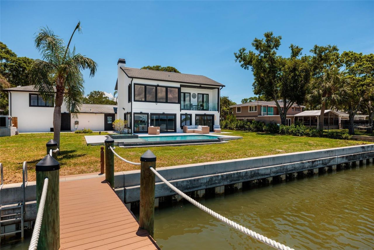 412 Shore Drive E, Oldsmar, FL 34677 Photo