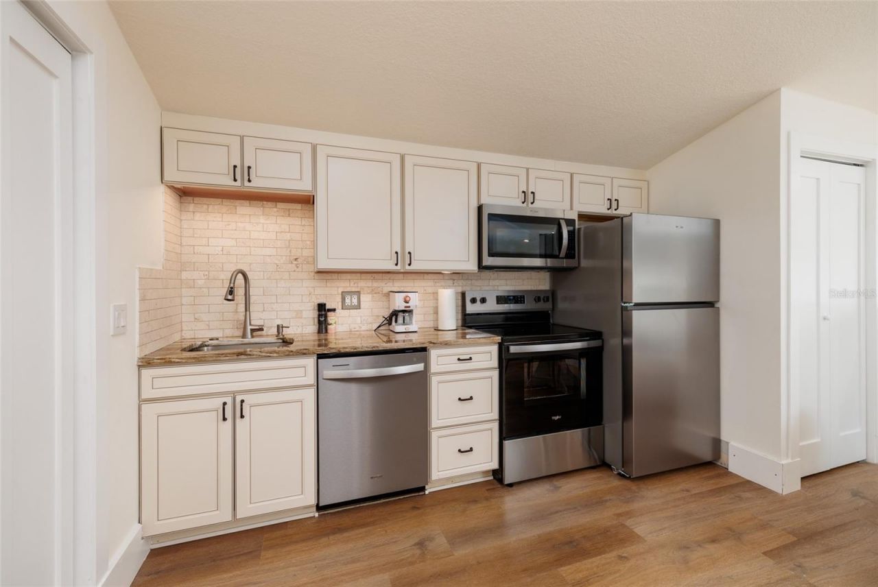 412 Shore Drive E, Oldsmar, FL 34677 Photo