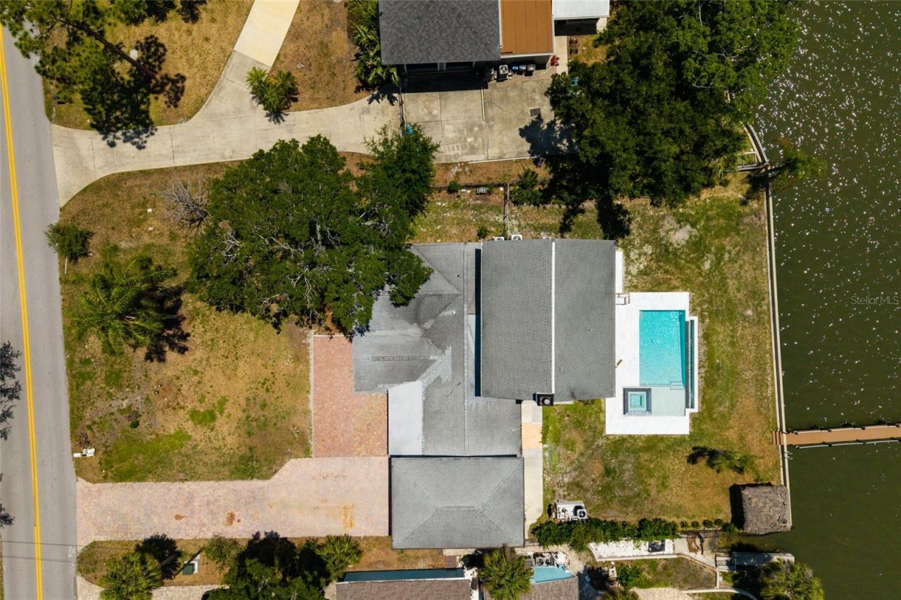 412 Shore Drive E, Oldsmar, FL 34677 Photo